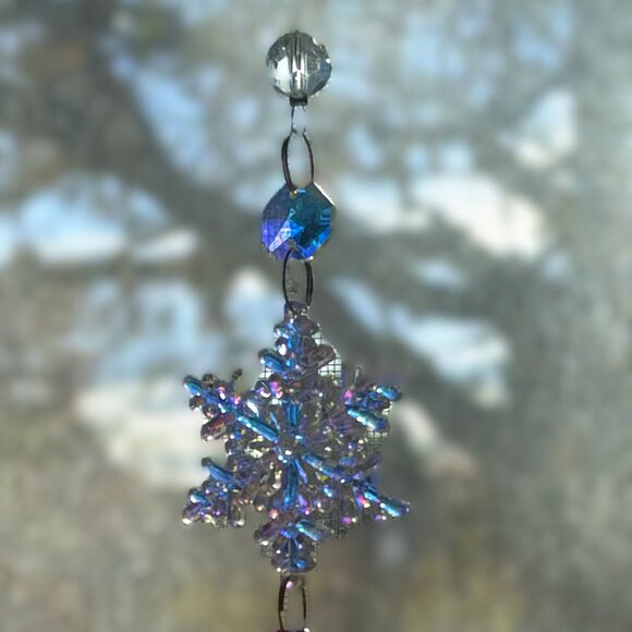 Winter Wonderland Iridescent Snowflake Crystal Prism Sun Catcher Sun Hanging New - Picture 7 of 10